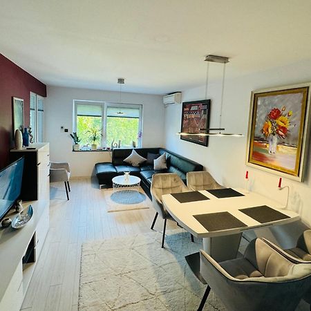 City Apartment Warna Exterior foto